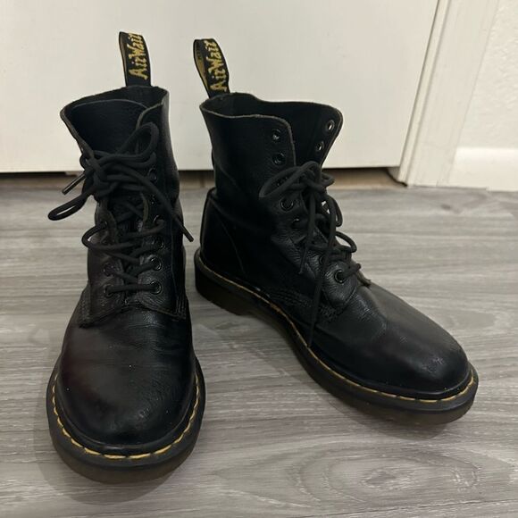 Dr. martens shoes size 7 - Picture 3 of 9